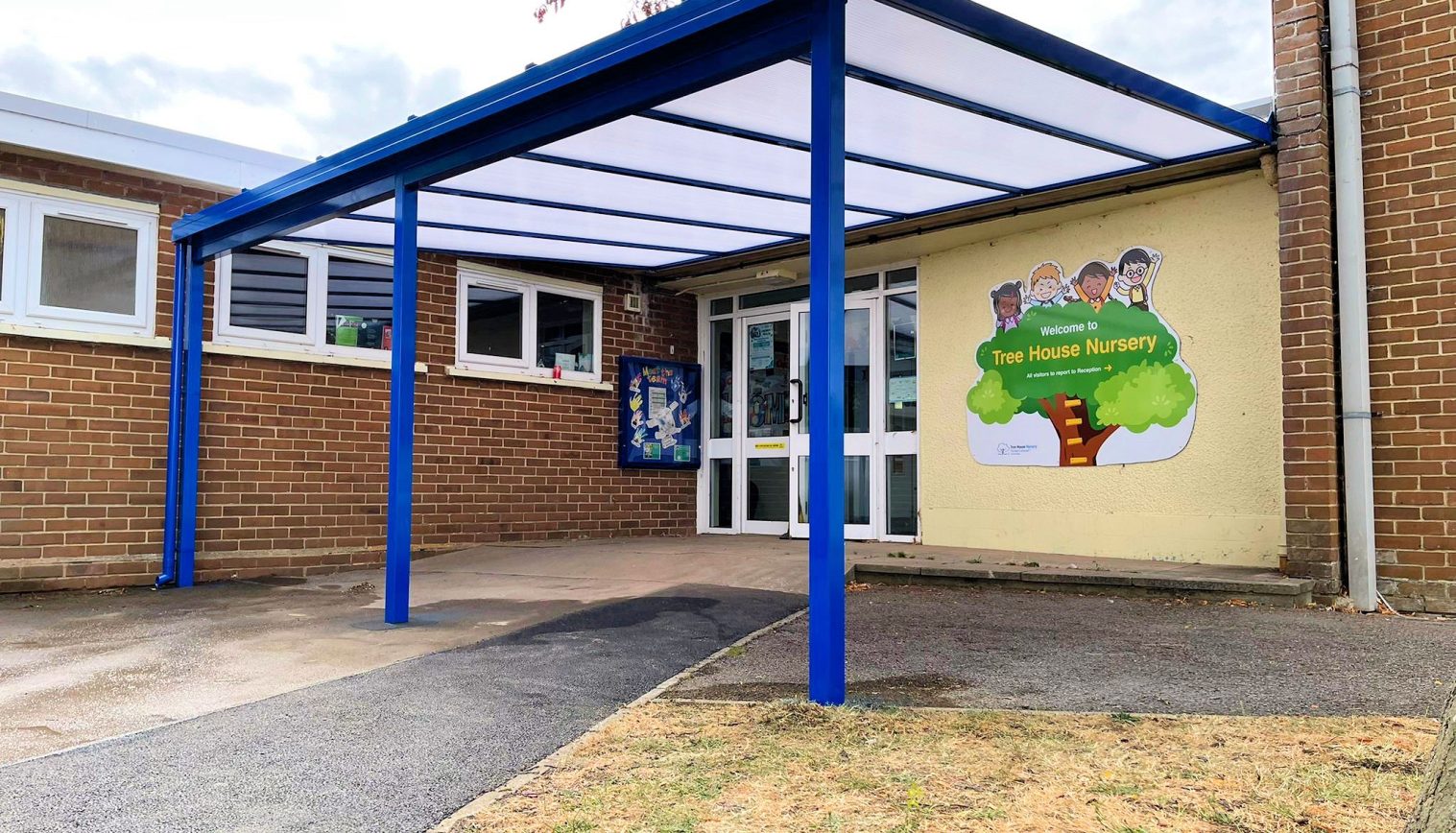 Swindon Academy – Wall Mounted Canopy