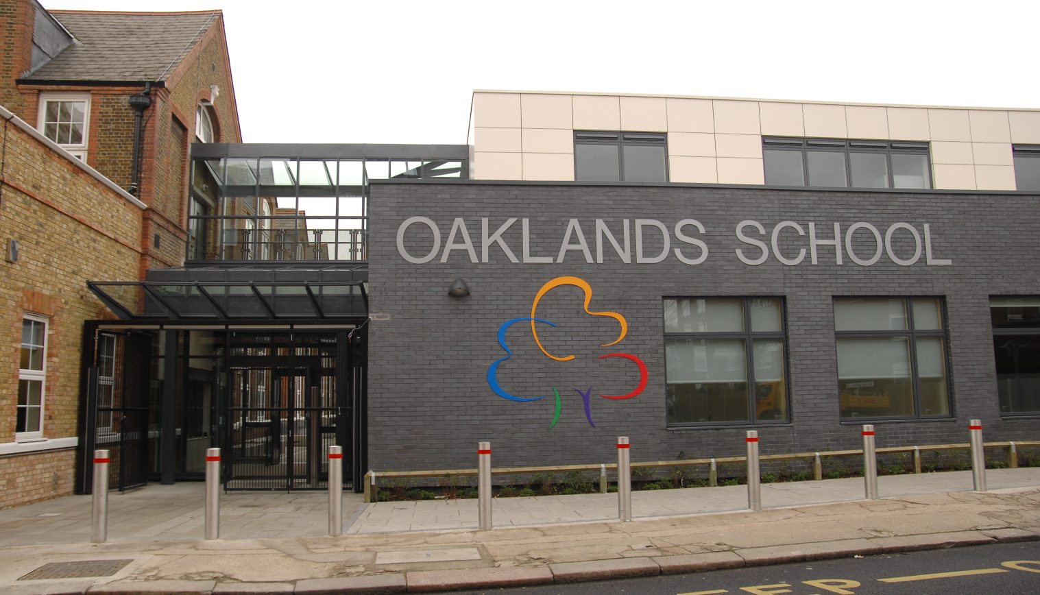 Oakland’s Secondary School – Glass Entrance Canopy