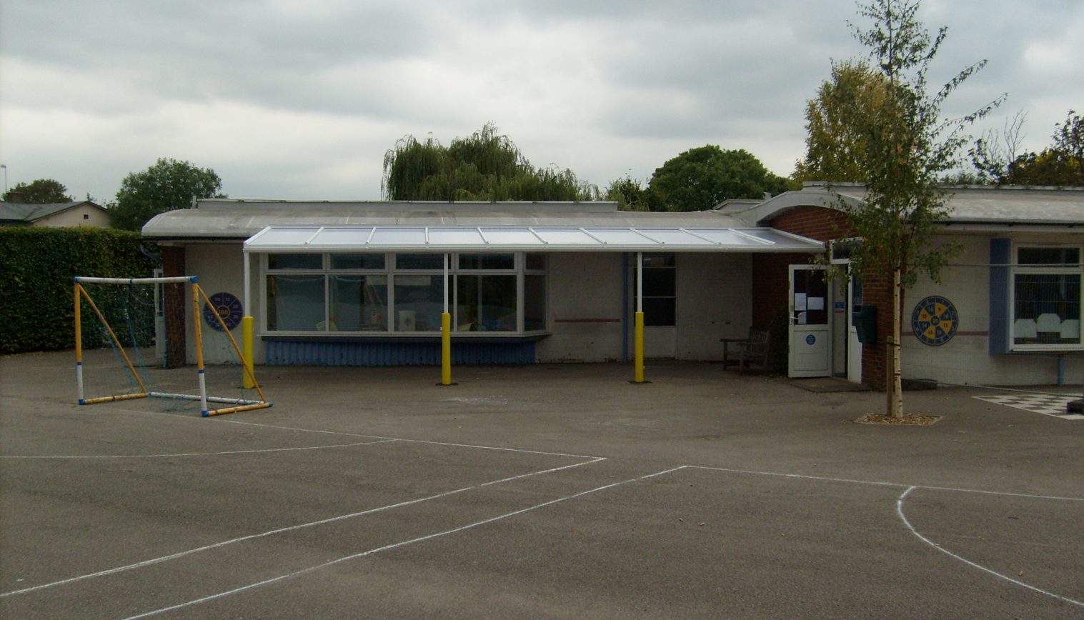Grove Park Primary School – Wall mounted canopy
