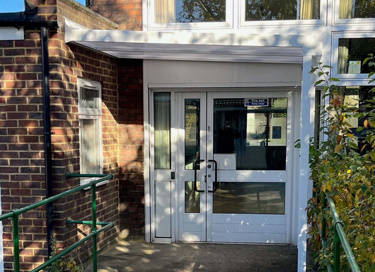 Colnbrook C of E Primary School – Coniston Wall Mounted Canopy